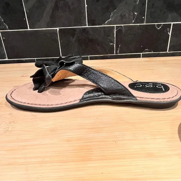 Born Concept Sz 8.5 Padded Black Tan Leather Strap Flower Sandals Slip Ons - Picture 8 of 12